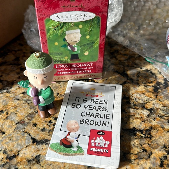 Hallmark Keepsake Linus Ornament 4th in set of 5 collectible A Snoopy Christmas - Picture 3 of 12